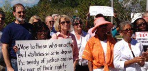 Constituents gather outside Rep. Daniel Webster (R-FL) office demanding that he vote to re-open the government now, October 11, 2013. (Photo: WONO)